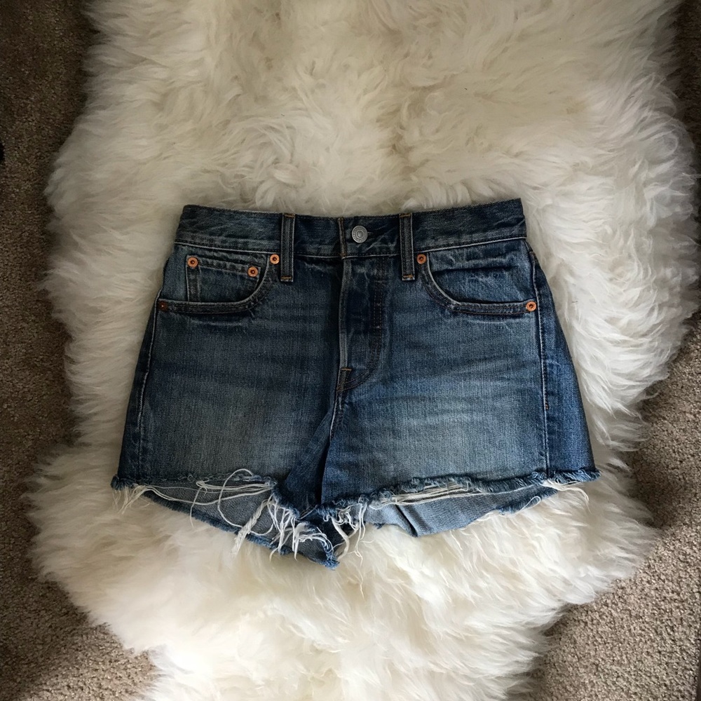 Levi’s High Waisted Jean Shorts - size 25